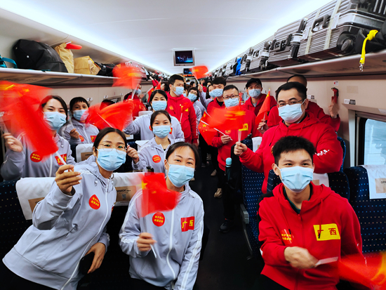 艰难中守护上海 青年冲在战“疫”一线