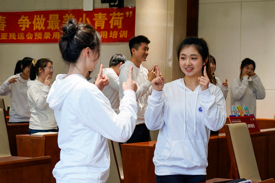杭州亚运会，志愿者的老师是志愿者