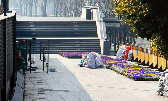 联合调查组:上海外滩踩踏事件完全可以避免