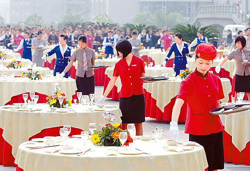首届农民工餐厅服务员技能大赛在重庆举行-最