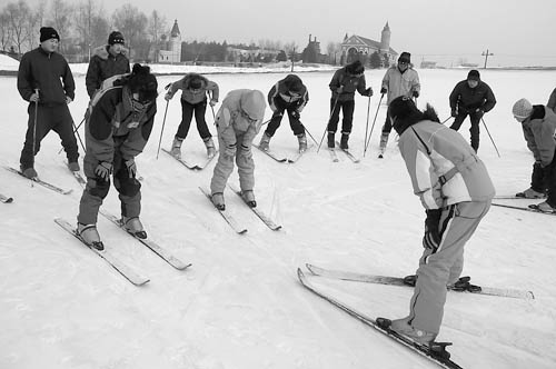哈尔滨大学生爱上滑雪课