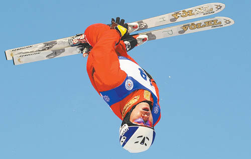 韩晓鹏在第十一届全国运动会自由式 br 滑雪空