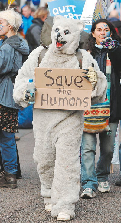 北极熊上街呼吁关注气候变化