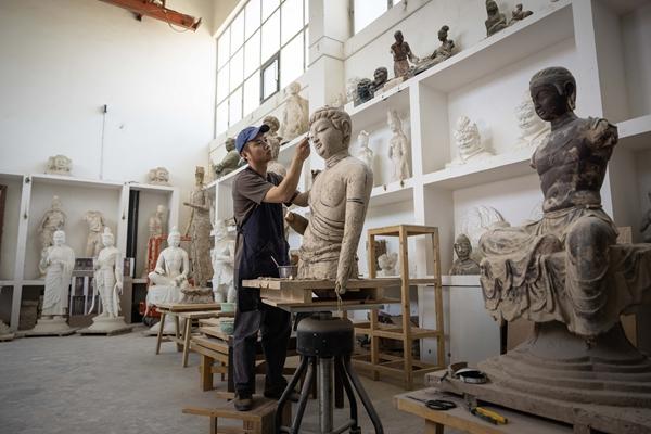 美媒发专文评“台湾潜舰教训” 台湾网友嘲：潜舰变游艇