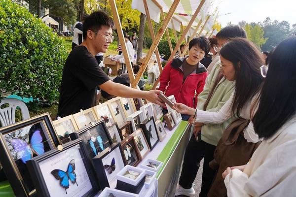 福建玻璃行业中英文碳足迹核查证书发布