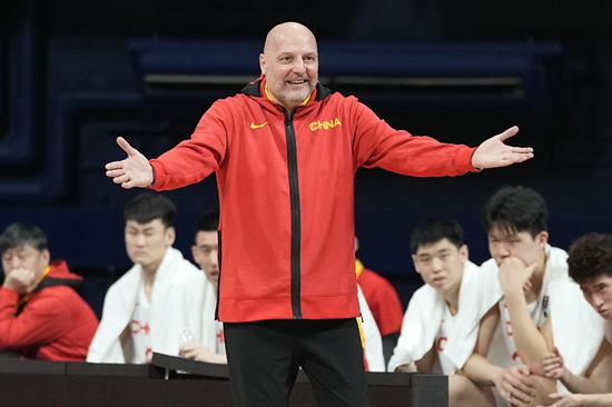 打法与国际脱节 中国男篮仍在下滑