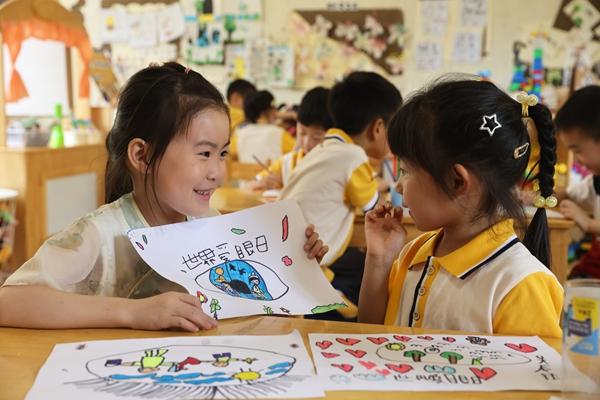 学生总体近视率“四连降”背后,是“看得见”的努力