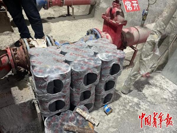 一小区电梯违法使用近两年 重大事故隐患就在身边(图1)